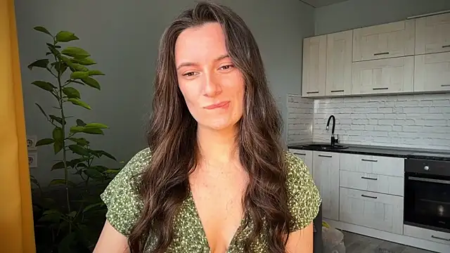 Luna Raee online show from September 25, 7:01 am