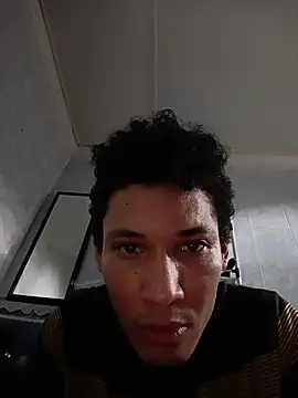 Snapshot of RuiMaddoox chatting on October 28, 7:27 pm RuiMaddoox online show from October 28, 7:27 pm