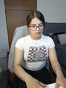 Snapshot of asumi_18 chatting on December 5, 6:59 pm asumi 18 online show from December 5, 6:59 pm