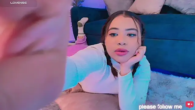 nicemiiaa7  online show from December 2, 9:25 am