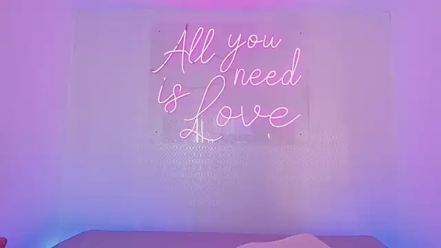 Snapshot of aleksandramiller_ chatting on March 23, 1:15 pm aleksandramiller online show from March 23, 1:15 pm