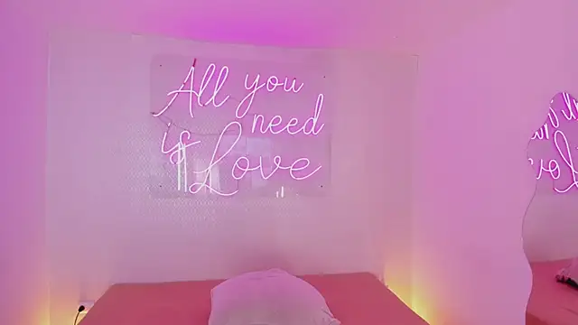 Snapshot of aleksandramiller_ chatting on April 6, 12:39 pm aleksandramiller online show from April 6, 12:39 pm