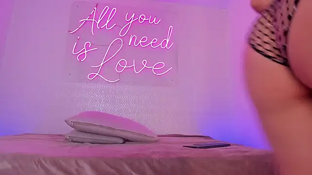 aleksandramiller  online show from May 15, 5:14 am