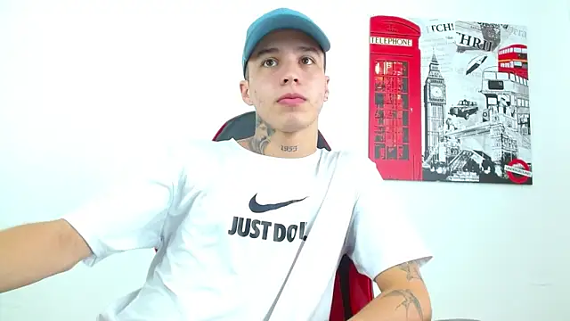 Snapshot of Cumandres18 chatting on February 12, 2:56 pm Cumandres18 online show from February 12, 2:56 pm