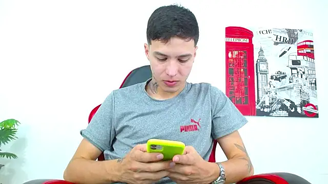 Snapshot of Cumandres18 chatting on February 16, 2:24 pm Cumandres18 online show from February 16, 2:24 pm