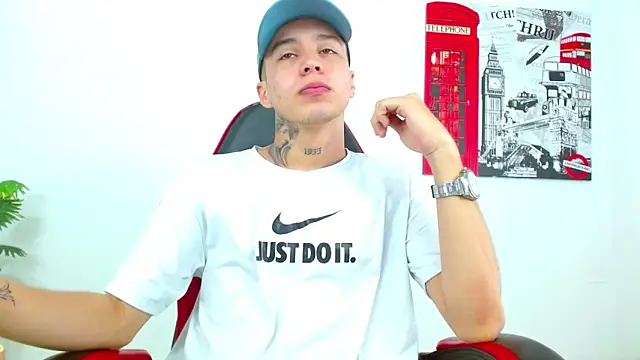 Snapshot of Cumandres18 chatting on February 17, 2:57 pm Cumandres18 online show from February 17, 2:57 pm