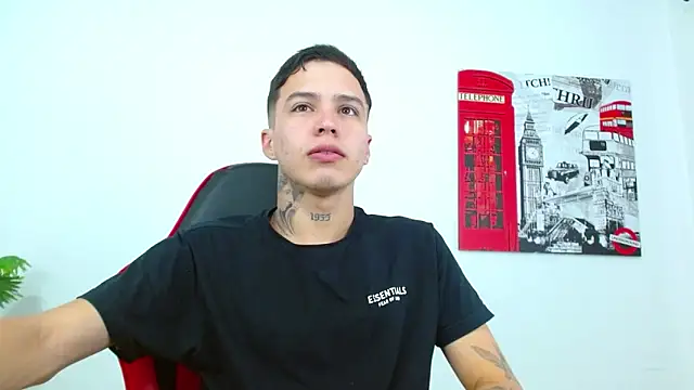 Snapshot of Cumandres18 chatting on February 18, 2:57 pm Cumandres18 online show from February 18, 2:57 pm