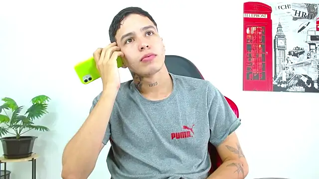 Snapshot of Cumandres18 chatting on February 20, 2:50 pm Cumandres18 online show from February 20, 2:50 pm