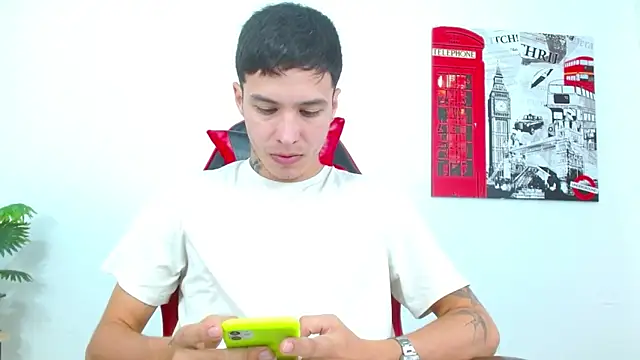 Snapshot of Cumandres18 chatting on February 25, 3:10 pm Cumandres18 online show from February 25, 3:10 pm