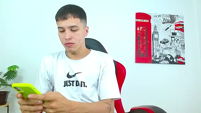 Snapshot of Cumandres18 chatting on March 2, 3:08 pm Cumandres18 online show from March 2, 3:08 pm