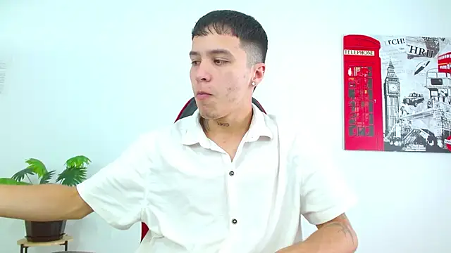 Snapshot of Cumandres18 chatting on March 4, 2:45 pm Cumandres18 online show from March 4, 2:45 pm