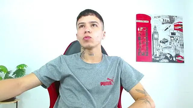 Snapshot of Cumandres18 chatting on March 9, 2:54 pm Cumandres18 online show from March 9, 2:54 pm