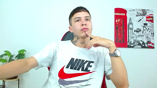 Snapshot of Cumandres18 chatting on March 12, 2:34 pm Cumandres18 online show from March 12, 2:34 pm