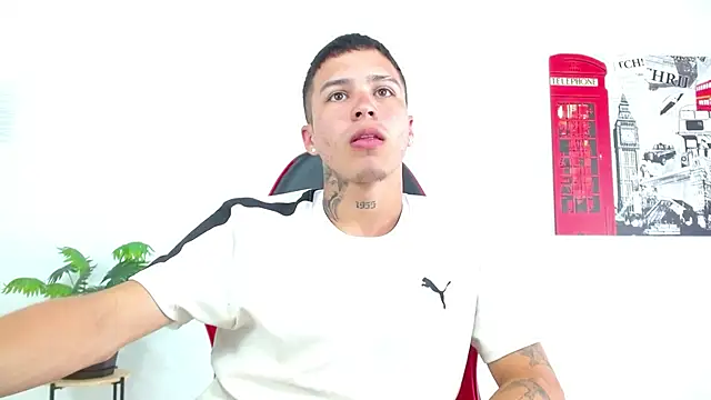 Snapshot of Cumandres18 chatting on March 23, 2:43 pm Cumandres18 online show from March 23, 2:43 pm