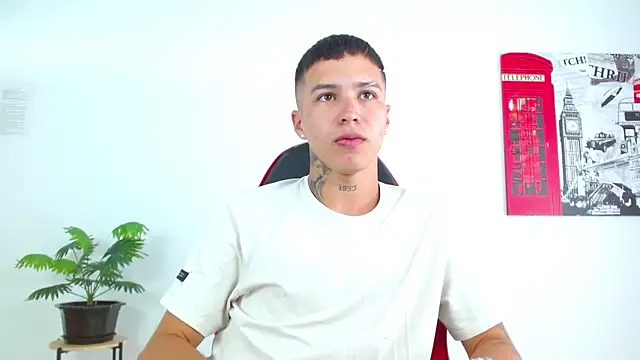 Snapshot of Cumandres18 chatting on March 25, 2:34 pm Cumandres18 online show from March 25, 2:34 pm