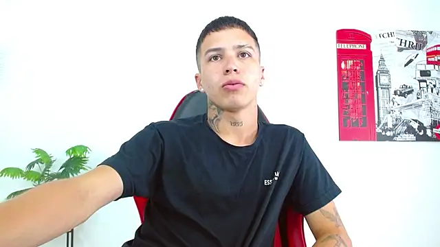 Snapshot of Cumandres18 chatting on March 26, 2:44 pm Cumandres18 online show from March 26, 2:44 pm