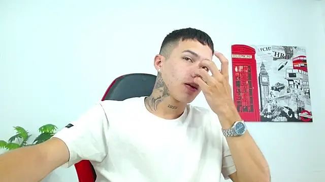 Snapshot of Cumandres18 chatting on March 28, 2:27 pm Cumandres18 online show from March 28, 2:27 pm