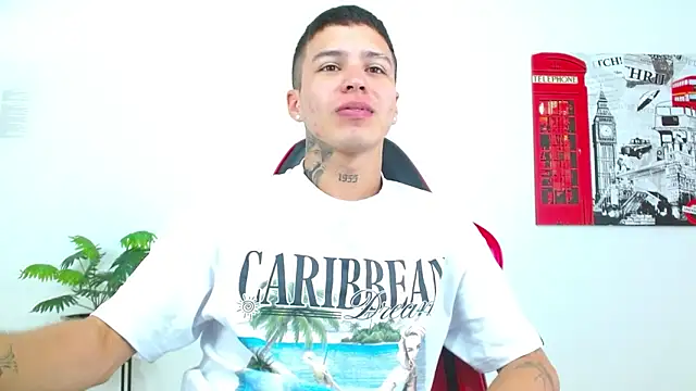 Snapshot of Cumandres18 chatting on March 30, 2:29 pm Cumandres18 online show from March 30, 2:29 pm