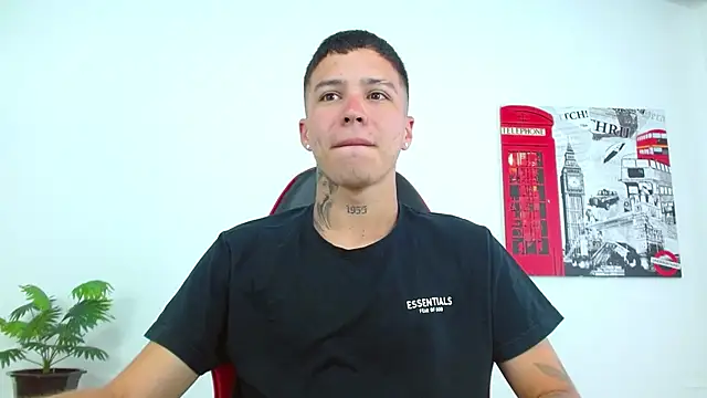 Snapshot of Cumandres18 chatting on April 6, 2:29 pm Cumandres18 online show from April 6, 2:29 pm