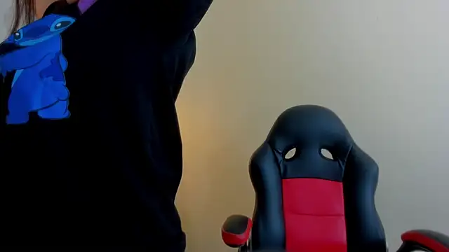 Snapshot of GIANAMILLER6 chatting on February 18, 12:23 pm GIANAMILLER6 online show from February 18, 12:23 pm