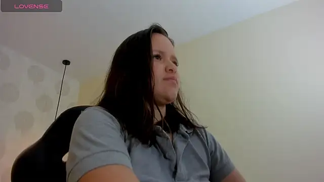 Snapshot of GIANAMILLER6 chatting on February 20, 12:05 pm GIANAMILLER6 online show from February 20, 12:05 pm