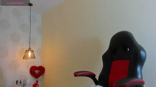 Snapshot of GIANAMILLER6 chatting on February 21, 12:06 pm GIANAMILLER6 online show from February 21, 12:06 pm