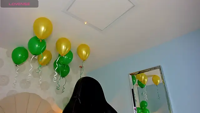 Snapshot of GIANAMILLER6 chatting on March 17, 12:08 pm GIANAMILLER6 online show from March 17, 12:08 pm