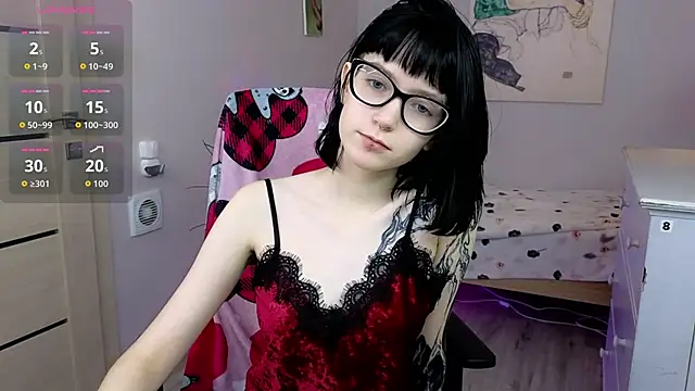 HazelTompson online show from October 3, 8:28 pm