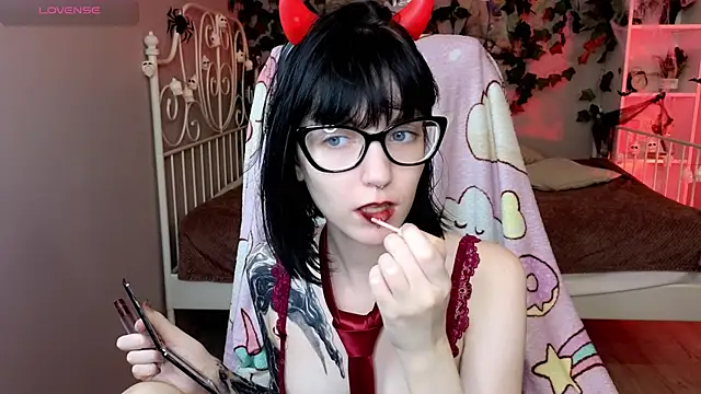 HazelTompson online show from October 29, 8:32 pm