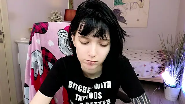 HazelTompson online show from December 3, 8:40 pm