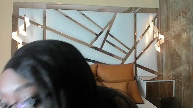 Snapshot of YallianaBrooks chatting on February 17, 12:12 pm YallianaBrooks online show from February 17, 12:12 pm