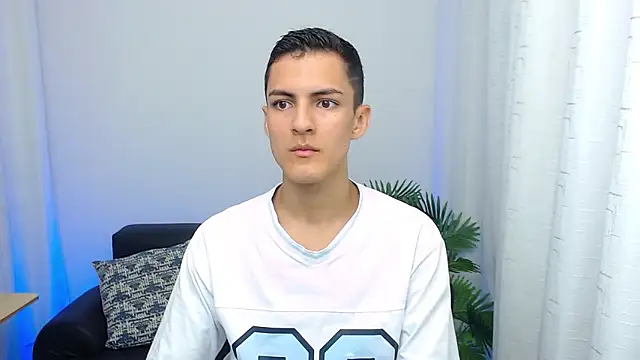 Snapshot of Matiius18 chatting on October 3, 2:36 pm Matiius18 online show from October 3, 2:36 pm