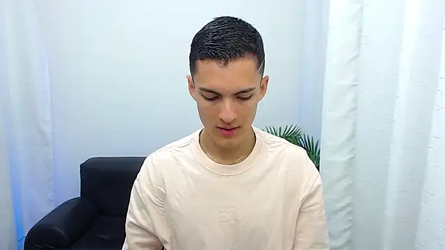 Snapshot of Matiius18 chatting on October 9, 1:31 pm Matiius18 online show from October 9, 1:31 pm