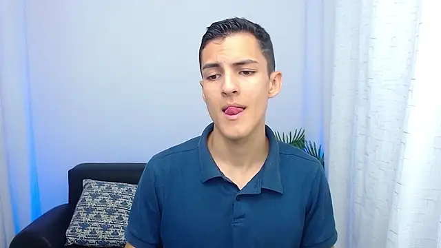 Snapshot of Matiius18 chatting on October 21, 1:56 pm Matiius18 online show from October 21, 1:56 pm