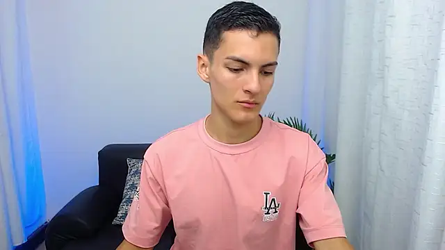 Snapshot of Matiius18 chatting on October 27, 1:59 pm Matiius18 online show from October 27, 1:59 pm