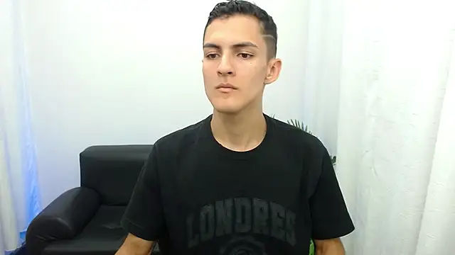 Snapshot of Matiius18 chatting on October 28, 1:47 pm Matiius18 online show from October 28, 1:47 pm