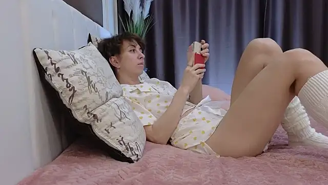 daniellia  online show from October 7, 7:49 am