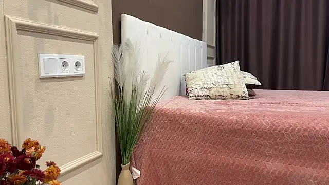 daniellia  online show from November 3, 9:10 am