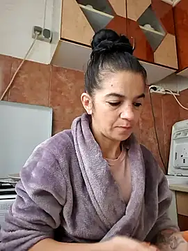 alinaalinutzq online show from October 18, 2:07 pm