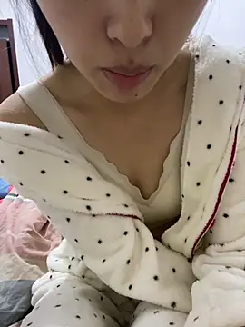 Snapshot of MengMeng0515 chatting on December 15, 12:31 pm MengMeng0515 online show from December 15, 12:31 pm