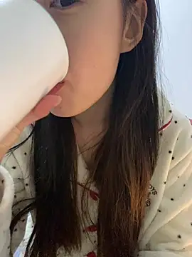 Snapshot of MengMeng0515 chatting on January 9, 12:52 pm MengMeng0515 online show from January 9, 12:52 pm