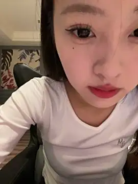 Snapshot of MengMeng0515 chatting on February 4, 2:56 pm MengMeng0515 online show from February 4, 2:56 pm