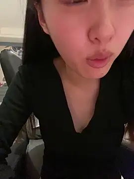 Snapshot of MengMeng0515 chatting on February 6, 2:53 pm MengMeng0515 online show from February 6, 2:53 pm