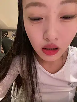 Snapshot of MengMeng0515 chatting on February 10, 2:21 pm MengMeng0515 online show from February 10, 2:21 pm