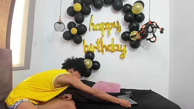 Snapshot of Violet_Dream2 chatting on October 28, 9:39 pm Violet Dream2 online show from October 28, 9:39 pm