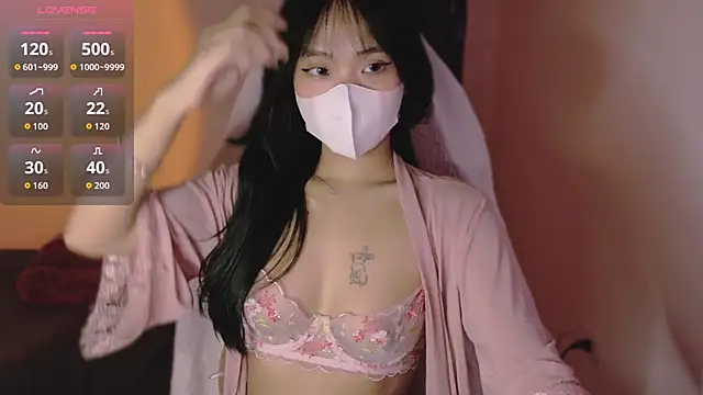 Phuong Bee online show from October 11, 1:20 pm