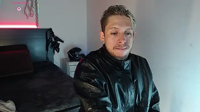 Snapshot of MaaxxxRider chatting on November 2, 5:43 am MaaxxxRider online show from November 2, 5:43 am