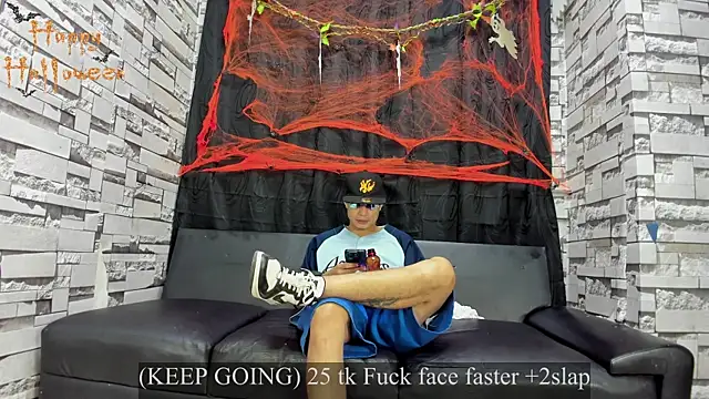 Snapshot of Crazy_Cult_Sex chatting on October 25, 1:07 pm Crazy Cult Sex online show from October 25, 1:07 pm