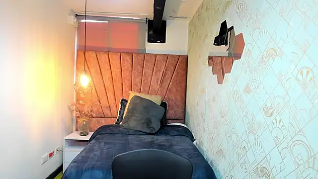 Snapshot of Kiara_Cruz__ chatting on February 19, 8:38 pm Kiara Cruz online show from February 19, 8:38 pm