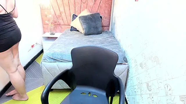 Snapshot of Kiara_Cruz__ chatting on March 7, 8:50 pm Kiara Cruz online show from March 7, 8:50 pm